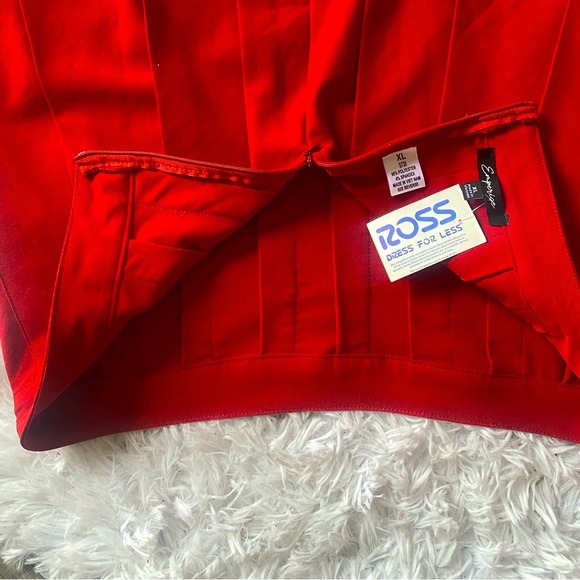 Red Skirt 💕 NWT - Picture 4 of 8